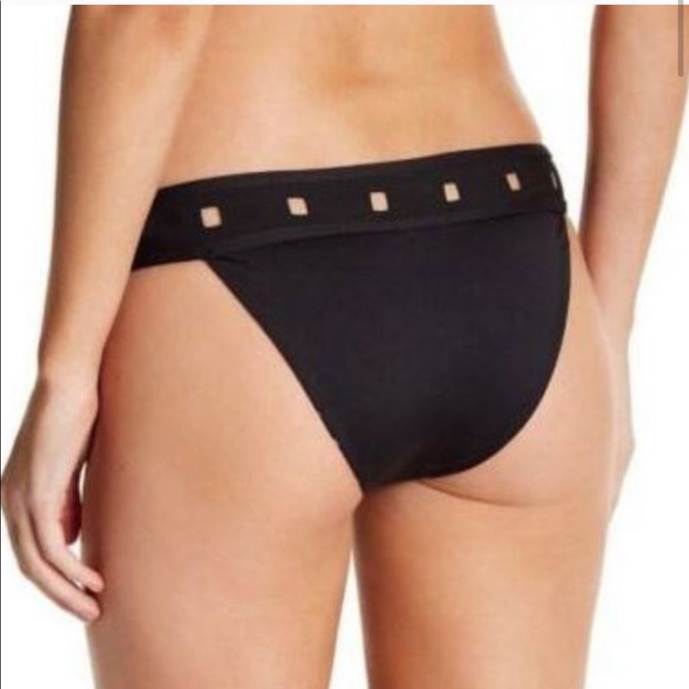 Elizabeth & Jane Reversible Laser Cut Caged Bottom - Picture 2 of 15